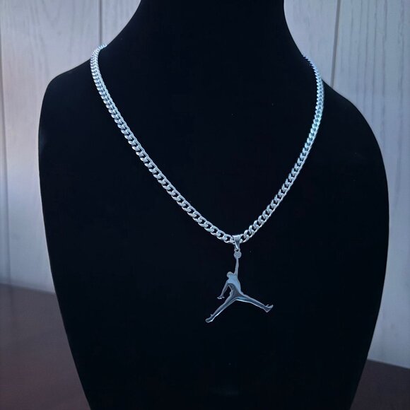 Jordan Jumpman Necklace - MJ - Silver Plated - 5mm Cuban 22” Cuban Chain - NBA - Picture 1 of 3